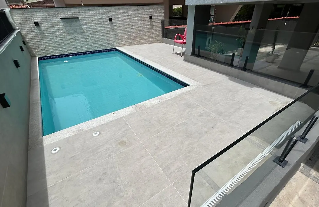 Guarujá Praia do Tombo! Ar, Piscina, Vaga, WIFI, TV Smart, perto da praia!-1