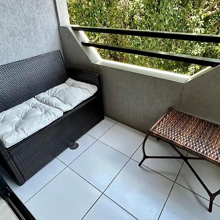 Guarujá Praia do Tombo! Ar, Piscina, Vaga, WIFI, TV Smart, perto da praia!-3
